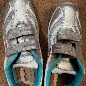 Brand New Geox Size 34 Tennis Shoes for Girls Approx SIze 3 or 3.5 US